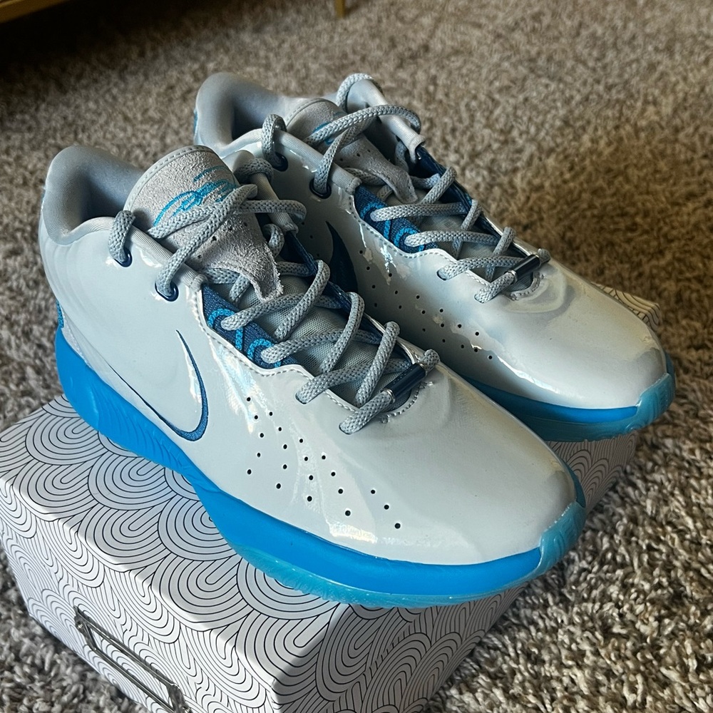 Blue Nike “LeBron 21” Sneakers- Size 7(men) | 9(women)